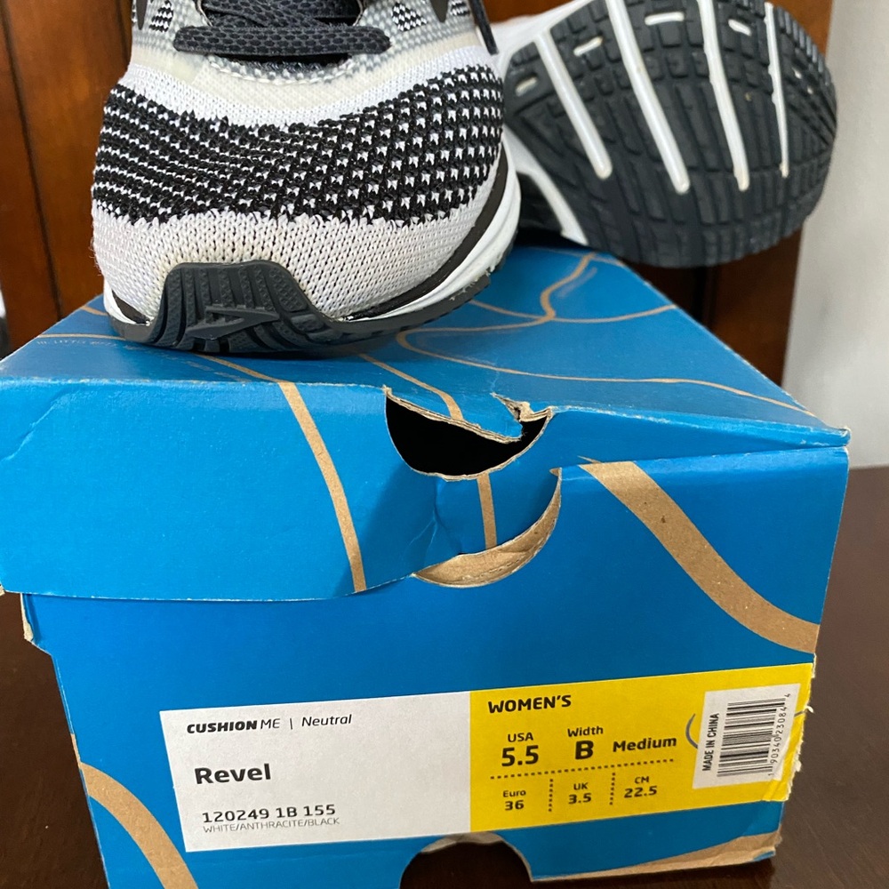 Brooks Revel Women's Running Shoes in White and Black